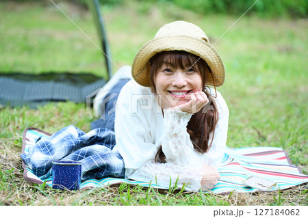 ハイキング キャンプ レジャー ミドル シニア ハイキング キャンプ レジャー ミドル シニア 127184062