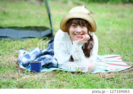 ハイキング キャンプ レジャー ミドル シニア ハイキング キャンプ レジャー ミドル シニア 127184063