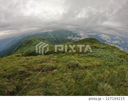 飯豊連峰の朳差岳への稜線 飯豊連峰の朳差岳への稜線 127184215