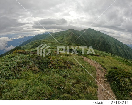 飯豊連峰の地神山への稜線 飯豊連峰の地神山への稜線 127184216
