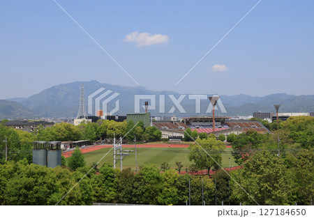 西京極競技場と愛宕山 127184650