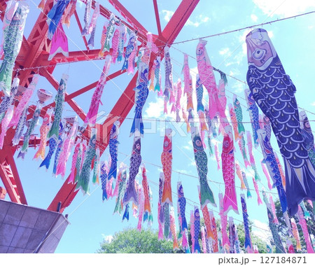 沢山の鯉のぼりと東京タワー　〜koinobori 127184871
