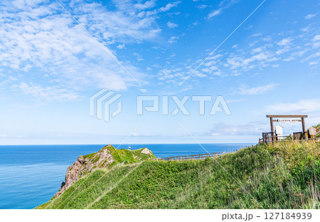 北海道積丹町　夏の北海道　観光名所として有名な神威岬への入口にある女人禁制の門 127184939