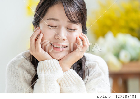 若い女性のポートレート 127185481