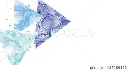 アルコールインクアート抽象白背景横長テンプレート。青い三つの三角形と金色幾何学模様　 127189156