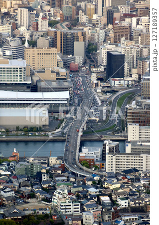 長崎市街地・街並み・稲佐山からの眺望（長崎県・長崎市） 127189357