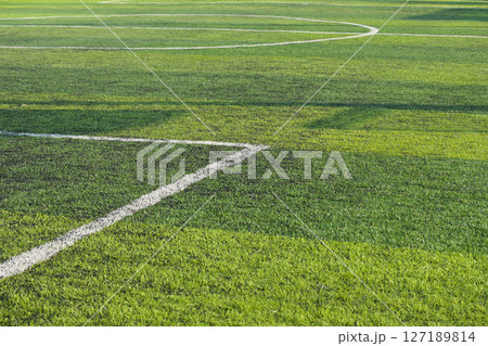 artificial green grass turf sport soccer field with black rubber granules infill 127189814
