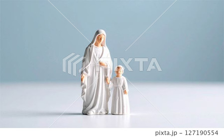 ミニチュア　小さな人間　人物　家族　子ども　親子　模型　イメージ　素材 127190554