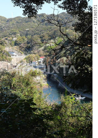 伊豆半島　石廊崎港　タテ位置 127190571