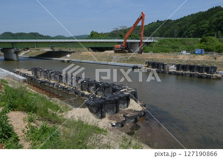 護岸の復旧工事 127190866