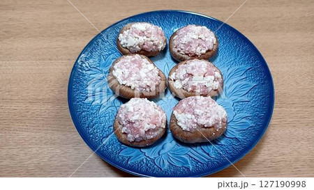 家庭のシイタケの肉詰め(豆腐入り) 家庭のシイタケの肉詰め(豆腐入り) 127190998