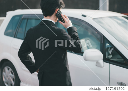 営業車で外回り営業 127191202