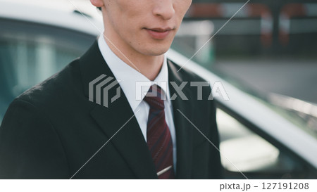 営業車で外回り営業 127191208