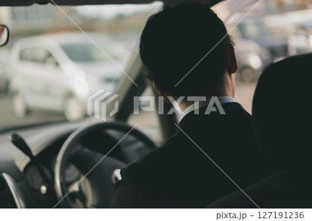 営業車で外回り営業 127191236