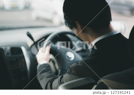 営業車で外回り営業 127191241