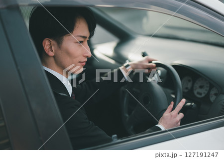 営業車で外回り営業 営業車で外回り営業 127191247