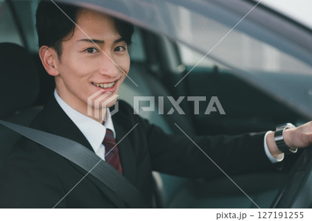 営業車で外回り営業 営業車で外回り営業 127191255