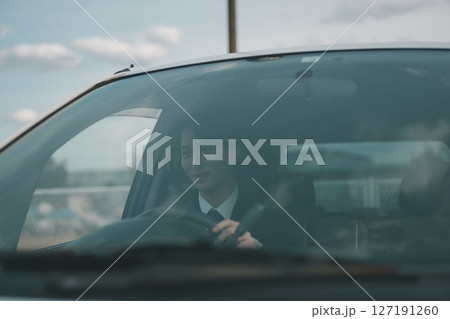 営業車で外回り営業 営業車で外回り営業 127191260