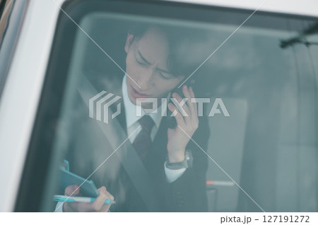 営業車で外回り営業 営業車で外回り営業 127191272
