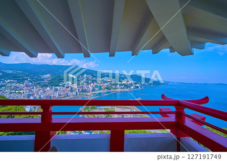 静岡県熱海市の熱海城から北側の眺望(熱海市街,岩戸山など) 127191749