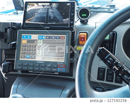 ハイウェイバス　セレガ運転席 127192256