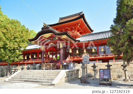やわたのはちまんさんの名で親しまれる石清水八幡宮の風景 やわたのはちまんさんの名で親しまれる石清水八幡宮の風景 127192319