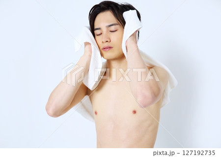 風呂上がりの男性イメージ 風呂上がりの男性イメージ 127192735