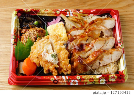 チキン五目弁当 127193415