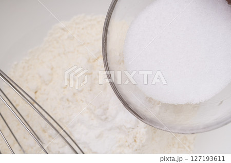 焼き菓子スコーンを作る工程 焼き菓子スコーンを作る工程 127193611