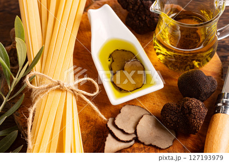 黒トリュフ 黒トリュフ 127193979