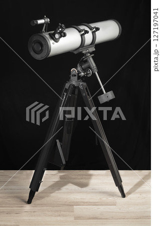 Astronomical telescope for observing planets the Moon, the Sun, stars and comets Astronomical telescope for observing planets the Moon, the Sun, stars and comets 127197041
