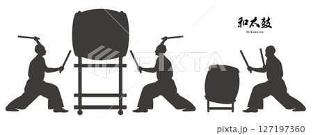 和太鼓を叩く人のシルエットイラスト素材 ベクター お祭り 白背景 白黒