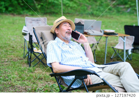 スマホ アウトドア バーベキュー キャンプ シニア パソコン スマホ アウトドア バーベキュー キャンプ シニア パソコン 127197420