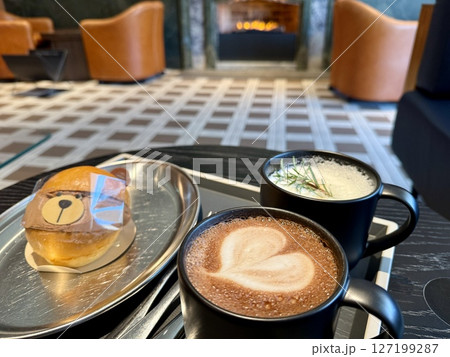 韓国のスターバックス 奨忠ラウンジR店で休憩 127199287