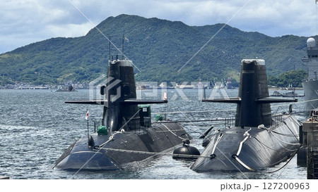 海上自衛隊　呉港　潜水艦 127200963