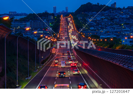 《大阪府》名神高速の夜景・高槻市のストレート 127201647