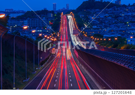 《大阪府》名神高速の夜景・高槻市のストレート 127201648