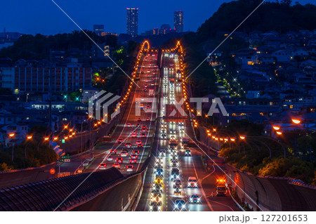 《大阪府》名神高速の夜景・高槻市のストレート 127201653
