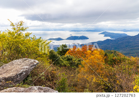 秋の小豆島　紅葉の寒霞渓　星ヶ城西峰山頂からの眺望 127202763