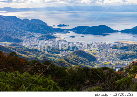 秋の小豆島　紅葉の寒霞渓　鷹取展望台からの眺望 127203252