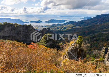 秋の小豆島　紅葉の寒霞渓 127203254