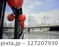 屋形船の船上から見る横浜みなとみらい 127207930