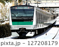 雪景色を走るE233系埼京線 127208179
