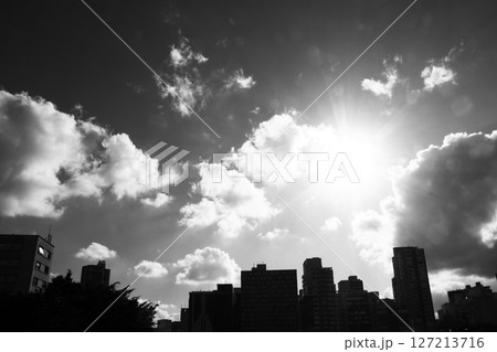 サンパウロの雲と空と太陽　ブラジル 127213716