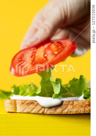cook put tomato on fresh toasted bread cook put tomato on fresh toasted bread 127215036