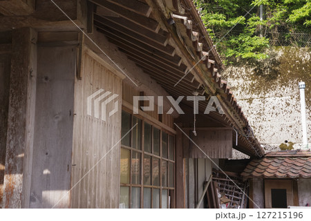 老朽化が進む空き家の外観 127215196