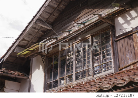 老朽化が進む空き家の外観 127215197