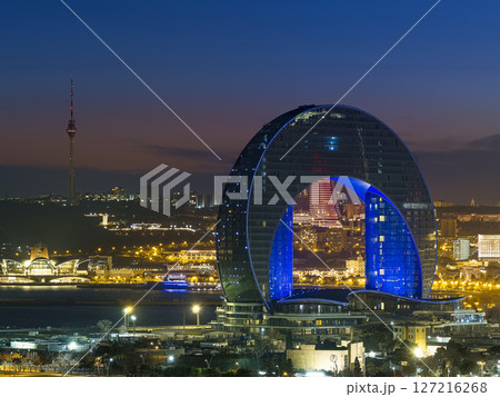 アゼルバイジャン・バクー中心部の眺望夜景 / Baku, Azerbaijan 127216268