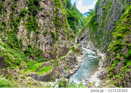 新潟 清津峡 柱状節理のV字渓谷 新潟 清津峡 柱状節理のV字渓谷 127216302