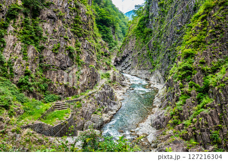 新潟 清津峡　柱状節理のV字渓谷 127216304